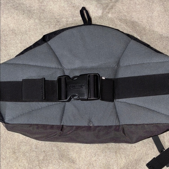 CamelBak Black Belt Pack with Reflective Trim - Picture 3 of 3